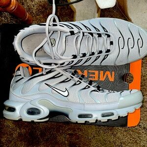 Size 12 Nike Air max plus wolf grey in great condition.